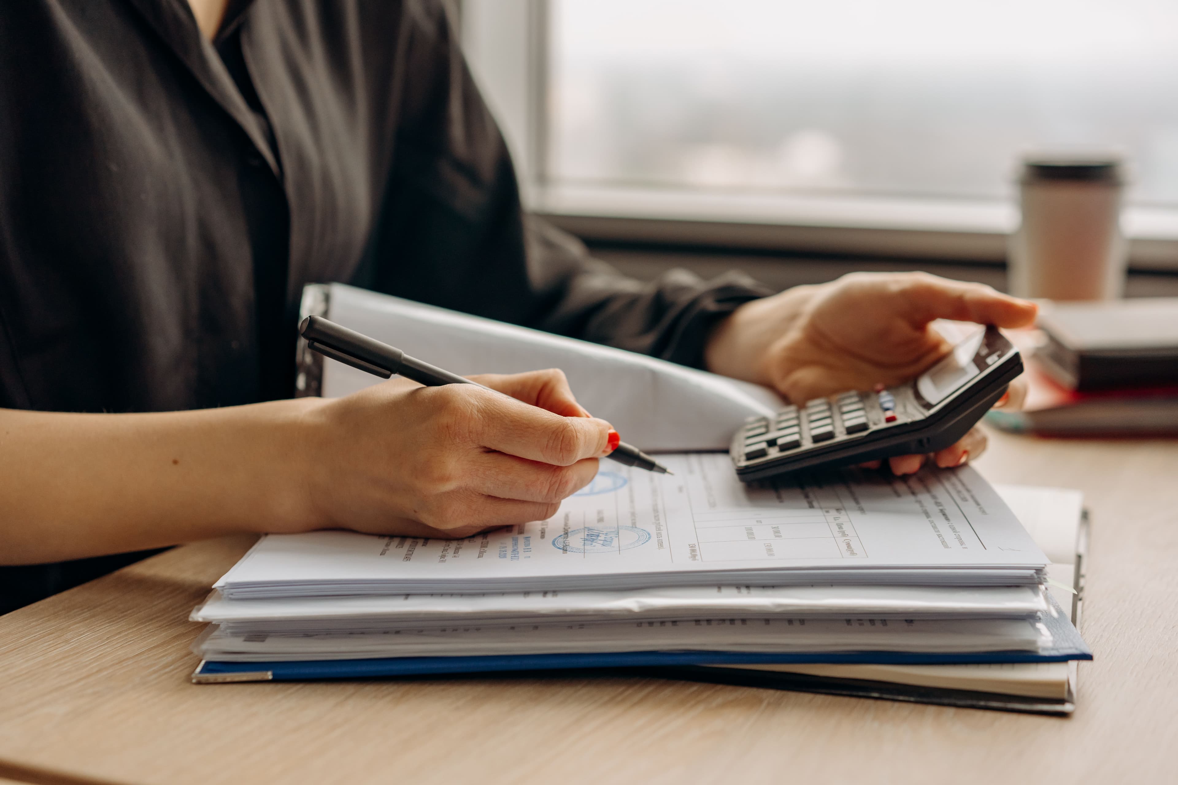 La CNV elimina el uso de cheques en el mercado de capitales para la recepción y entrega de fondos de clientes. Resolución General (CNV) N° 1166/2026 — Boletín Oficial del 15/09/2026